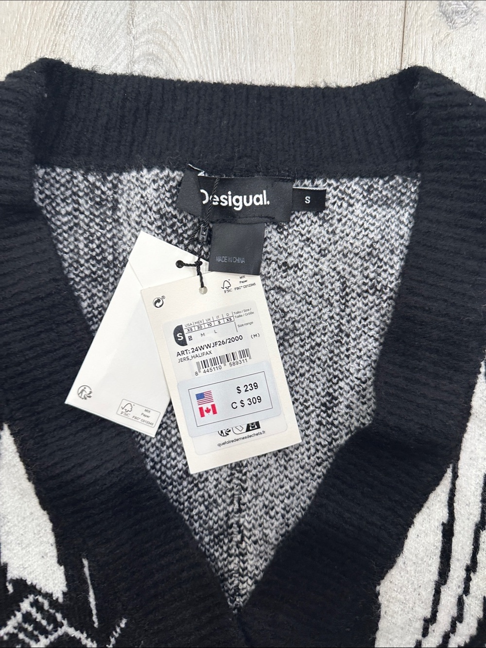 Desigual NWT Black White Floral Oversized Cardigan Sweater Size Small - Picture 2 of 4